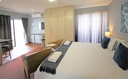 An affordable self-catering studio for couples of singles in Middelburg EC; with fully equipped self-catering kitchen, aircon, wifi and all expected amenities.