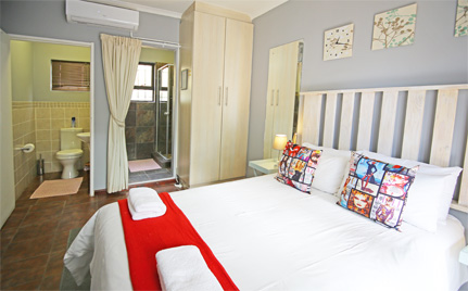 Middelburg Bed and breakfast room suitable for couples or singles - offers en-suite bathroom, bar fridge, microwave, tea & coffee station (breakfast optional).