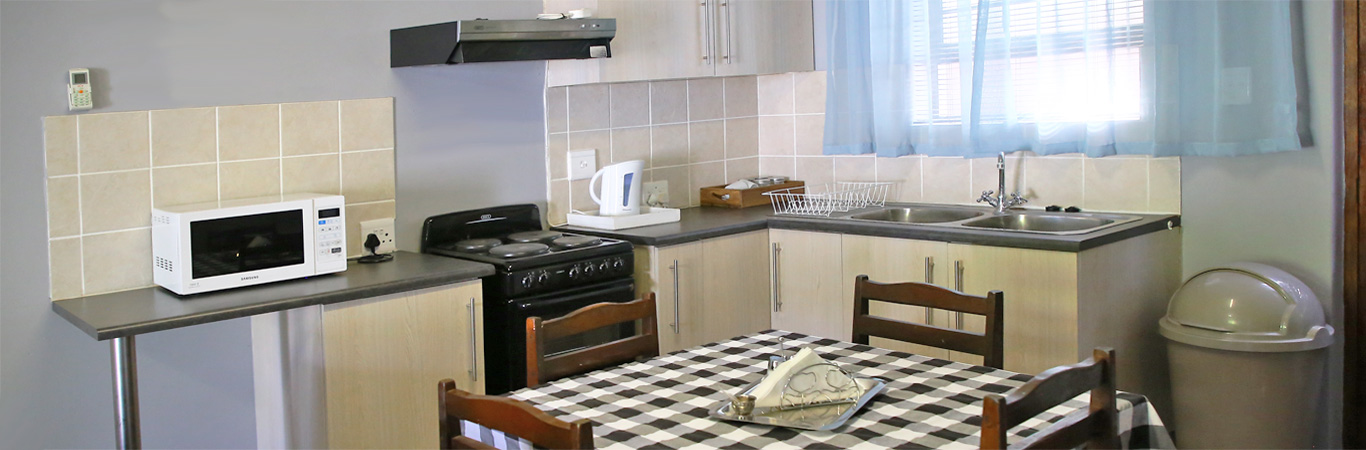 Luxury Self catering Accommodation Middelburg EC - all with fully equipped kitchens and full en-suite bathrooms; immaculate, well-run Middelburg EC Self-Catering Accommodation - Desert Inn Guesthouse