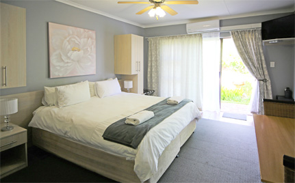 Luxury Bed and Breakfast Middelburg EC - our Superior Deluxe Room offers S/C or B&B Middelburg EC accommodation with full en-suite bathroom and top end finishes.